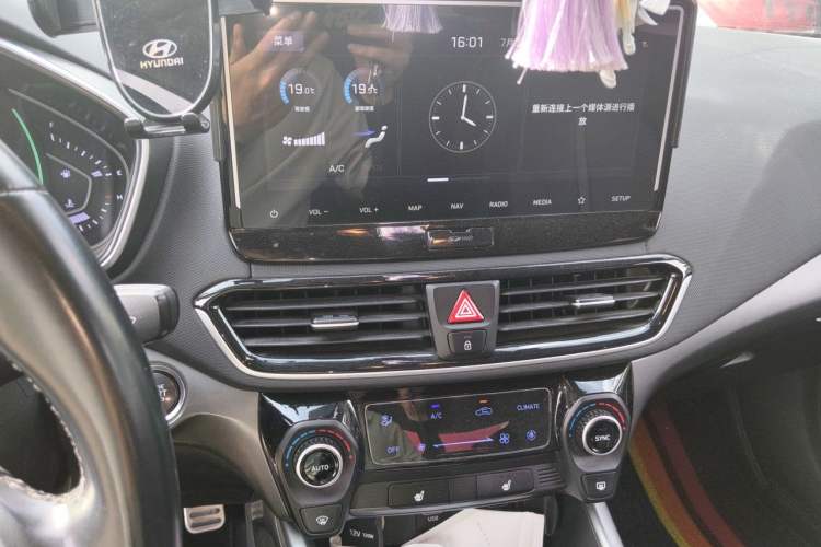 Used Hyundai Lafesta 2019 280TGDi Smart Speed Version China VI Standard Audio And AC Panel