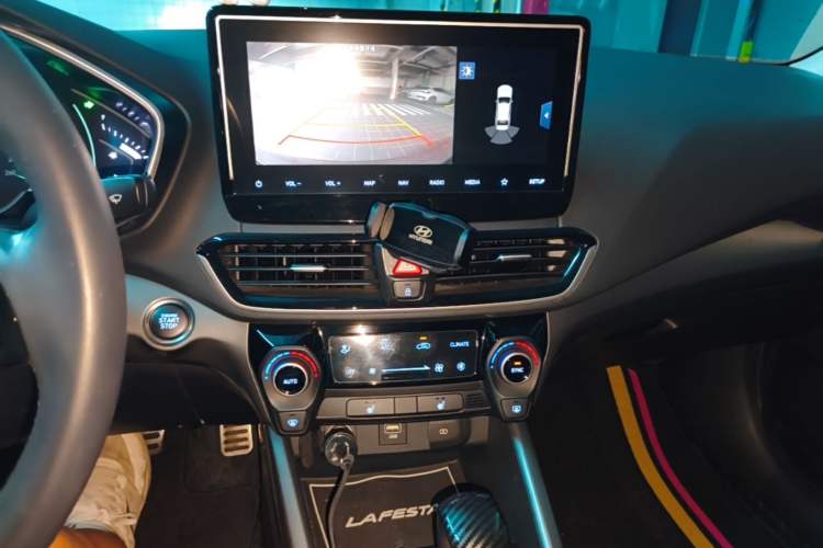 Used Hyundai Lafesta 2019 280TGDi Smart Speed Version China V Standard Audio And AC Panel