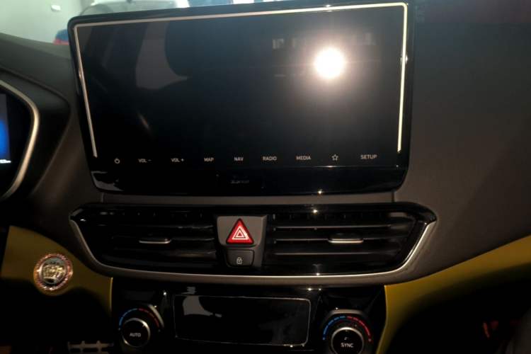 Used Hyundai Lafesta 2019 280TGDi Smart Speed Version China V Standard Audio And AC Panel