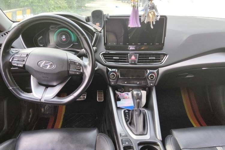 Used Hyundai Lafesta 2019 280TGDi Smart Speed Version China VI Standard Center Console