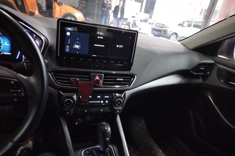 Used Hyundai Lafesta 2019 280TGDi Smart Speed Version China VI Standard Center Console