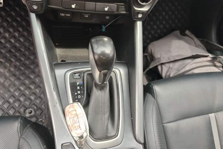 Used Hyundai Lafesta 2019 280TGDi Smart Speed Version China VI Standard Gear Lever