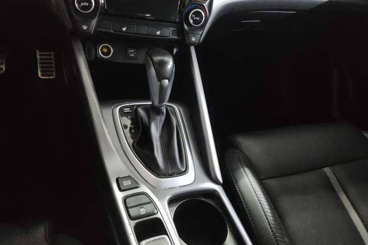 Used Hyundai Lafesta 2019 280TGDi Smart Speed Version China VI Standard Gear Lever