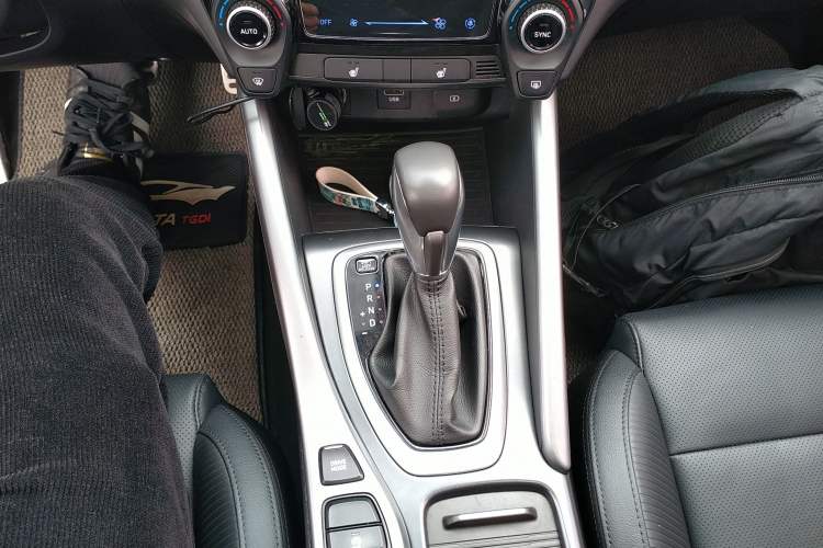 Used Hyundai Lafesta 2019 280TGDi Smart Speed Version China VI Standard Gear Lever