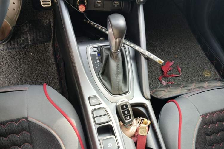 Used Hyundai Lafesta 2019 280TGDi Smart Speed Version China VI Standard Gear Lever