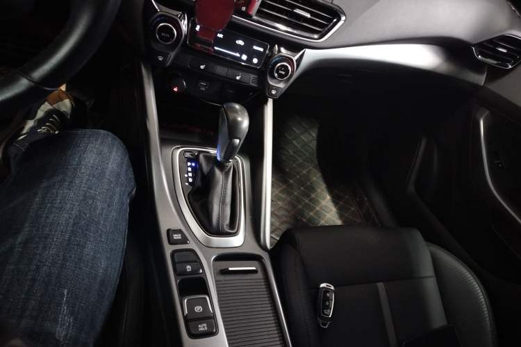 Used Hyundai Lafesta 2019 280TGDi Smart Speed Version China VI Standard Gear Lever