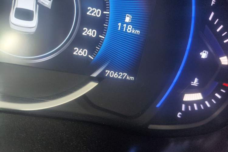 Used Hyundai Lafesta 2019 280TGDi Smart Speed Version China VI Standard Odometer Close Up