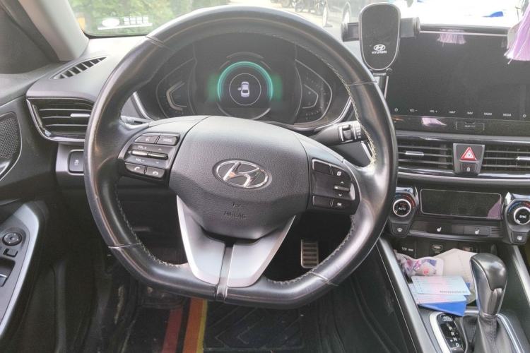 Used Hyundai Lafesta 2019 280TGDi Smart Speed Version China VI Standard Steering Wheel