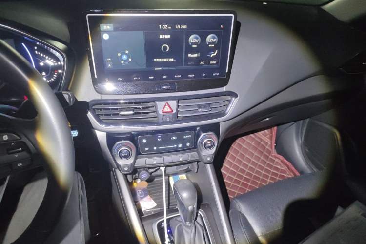 Used Hyundai Lafesta 2019 280TGDi Smart Speed Version China VI Standard Audio And AC Panel