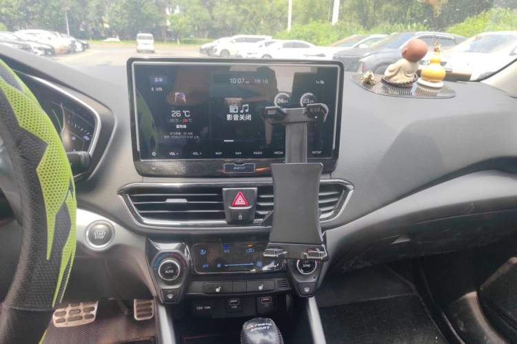 Used Hyundai Lafesta 2019 280TGDi Smart Speed Version China V Standard Audio And AC Panel