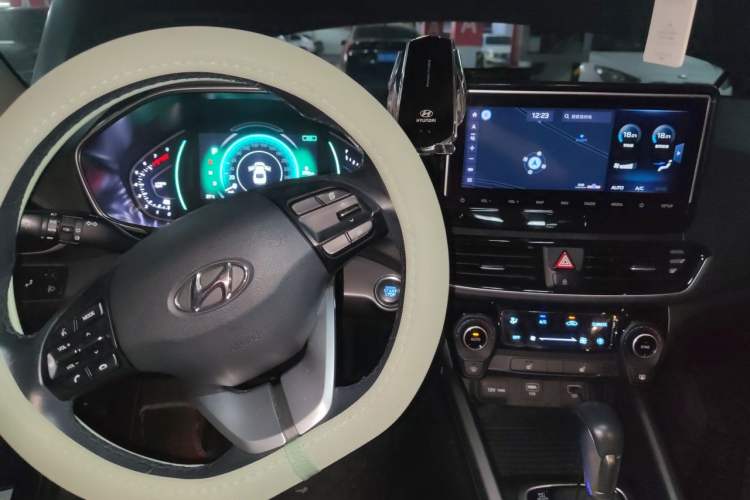 Used Hyundai Lafesta 2019 280TGDi Smart Speed Version China V Standard Center Console