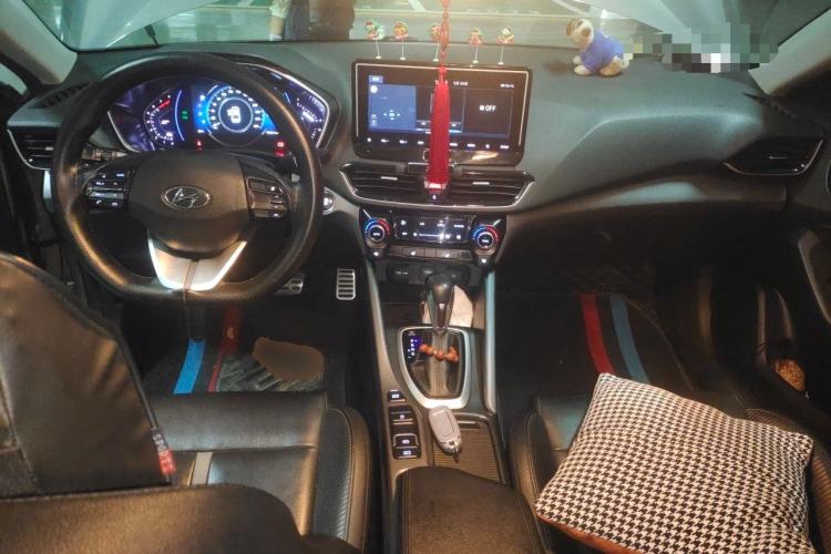 Used Hyundai Lafesta 2019 280TGDi Smart Speed Version China VI Standard Center Console