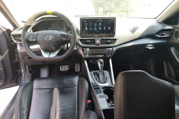 Used Hyundai Lafesta 2019 280TGDi Smart Speed Version China V Standard Center Console