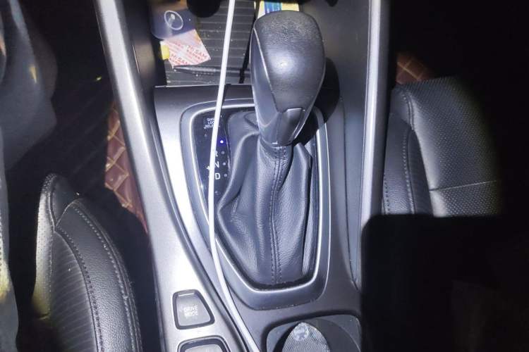 Used Hyundai Lafesta 2019 280TGDi Smart Speed Version China VI Standard Gear Lever