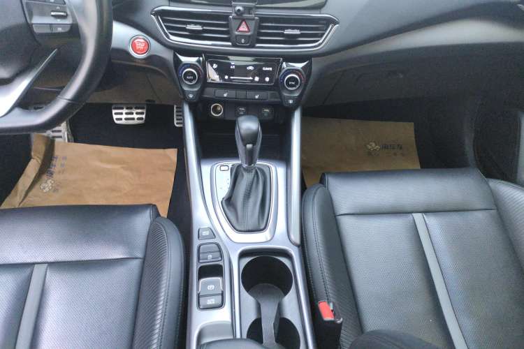 Used Hyundai Lafesta 2019 280TGDi Smart Speed Version China VI Standard Gear Lever