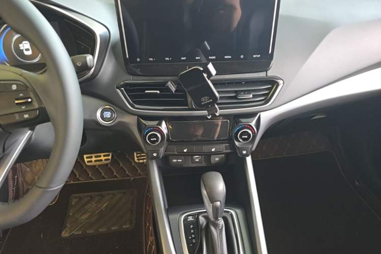 Used Hyundai Lafesta 2019 280TGDi Smart Speed Version China VI Standard Audio And AC Panel