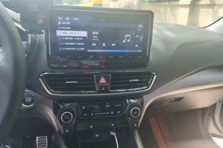 Used Hyundai Lafesta 2019 280TGDi Smart Speed Version China VI Standard Audio And AC Panel