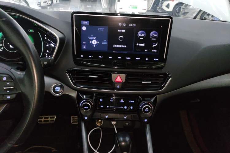 Used Hyundai Lafesta 2019 280TGDi Smart Speed Version China VI Standard Audio And AC Panel