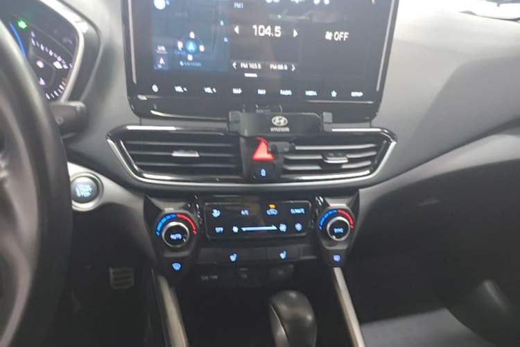 Used Hyundai Lafesta 2019 280TGDi Smart Speed Version China V Standard Audio And AC Panel