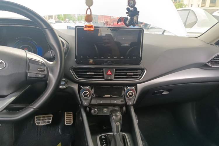 Used Hyundai Lafesta 2019 280TGDi Smart Speed Version China VI Standard Audio And AC Panel