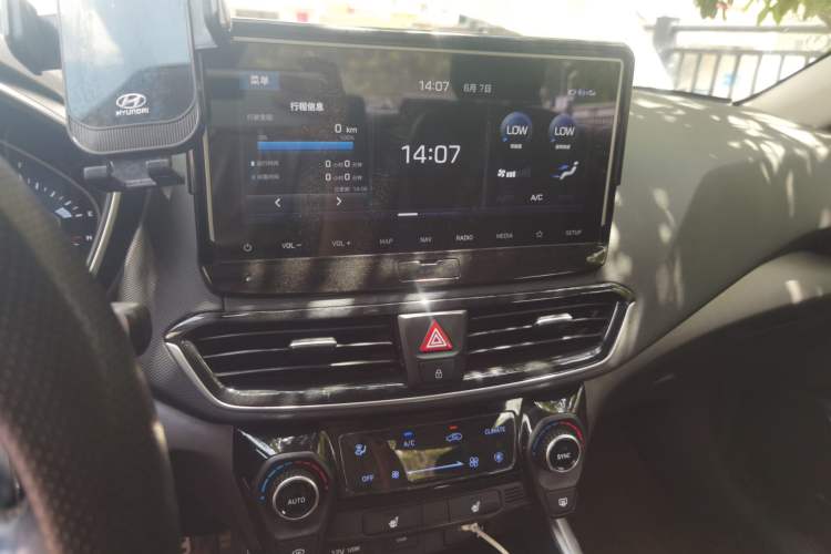 Used Hyundai Lafesta 2019 280TGDi Smart Speed Version China V Standard Audio And AC Panel