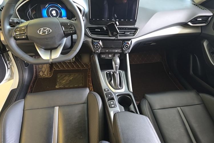Used Hyundai Lafesta 2019 280TGDi Smart Speed Version China VI Standard Center Console
