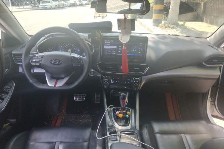 Used Hyundai Lafesta 2019 280TGDi Smart Speed Version China VI Standard Center Console