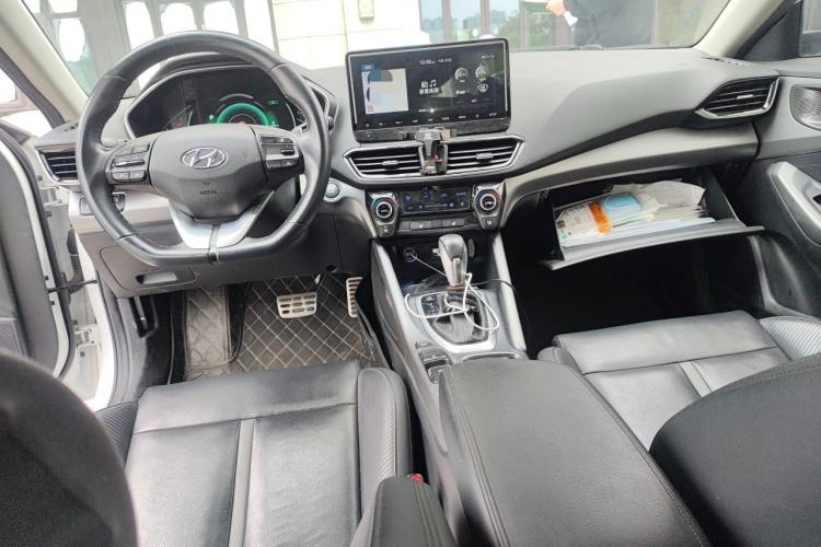 Used Hyundai Lafesta 2019 280TGDi Smart Speed Version China VI Standard Center Console