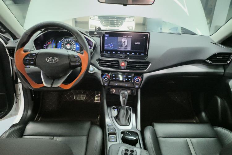 Used Hyundai Lafesta 2019 280TGDi Smart Speed Version China VI Standard Center Console