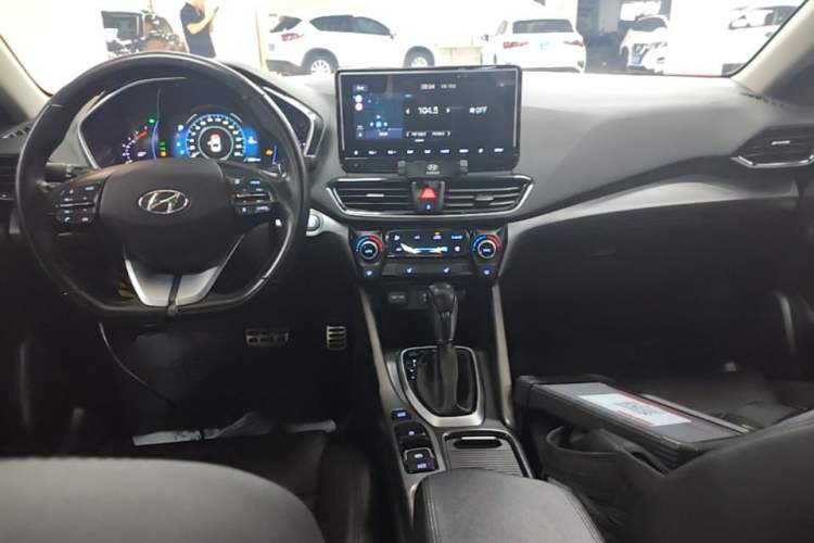 Used Hyundai Lafesta 2019 280TGDi Smart Speed Version China V Standard Center Console