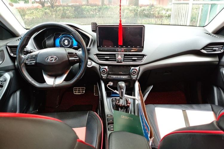 Used Hyundai Lafesta 2019 280TGDi Smart Speed Version China VI Standard Center Console