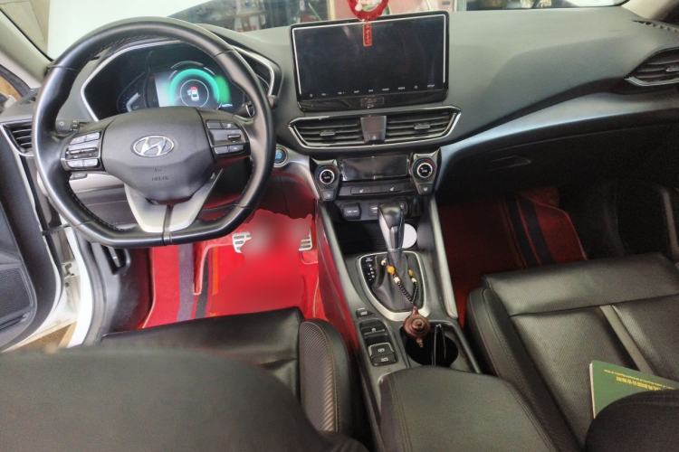 Used Hyundai Lafesta 2019 280TGDi Smart Speed Version China V Standard Center Console