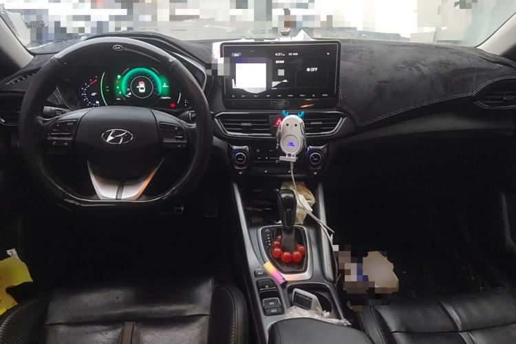 Used Hyundai Lafesta 2019 280TGDi Smart Speed Version China VI Standard Center Console