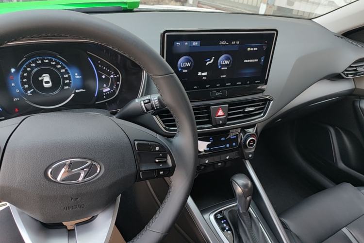 Used Hyundai Lafesta 2019 280TGDi Smart Speed Version China V Standard Center Console