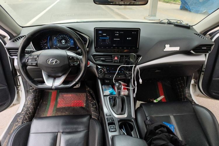 Used Hyundai Lafesta 2019 280TGDi Smart Speed Version China VI Standard Center Console