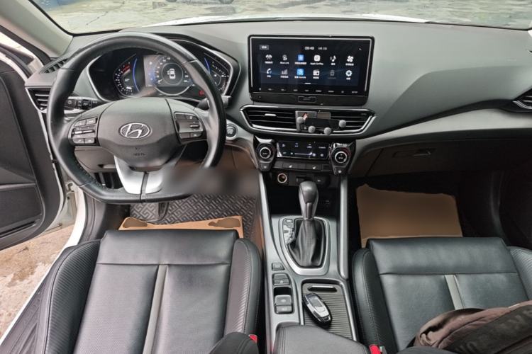 Used Hyundai Lafesta 2019 280TGDi Smart Speed Version China VI Standard Center Console