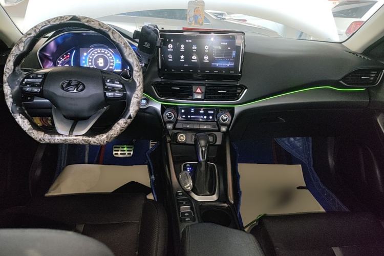 Used Hyundai Lafesta 2019 280TGDi Smart Speed Version China V Standard Center Console