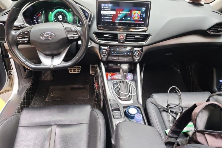 Used Hyundai Lafesta 2019 280TGDi Smart Speed Version China VI Standard Center Console