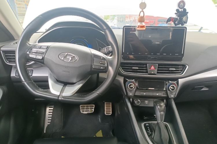 Used Hyundai Lafesta 2019 280TGDi Smart Speed Version China VI Standard Center Console