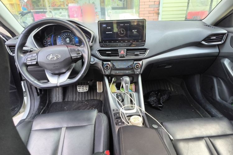Used Hyundai Lafesta 2019 280TGDi Smart Speed Version China VI Standard Center Console