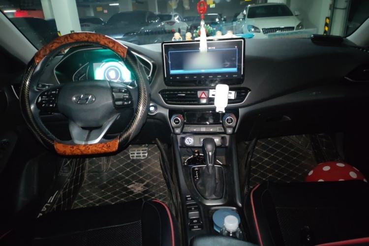 Used Hyundai Lafesta 2019 280TGDi Smart Speed Version China VI Standard Center Console