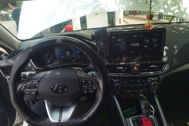 Used Hyundai Lafesta 2019 280TGDi Smart Speed Version China V Standard Center Console