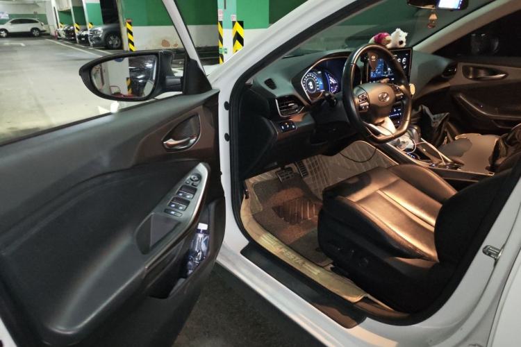Used Hyundai Lafesta 2019 280TGDi Smart Speed Version China VI Standard Driver Seat