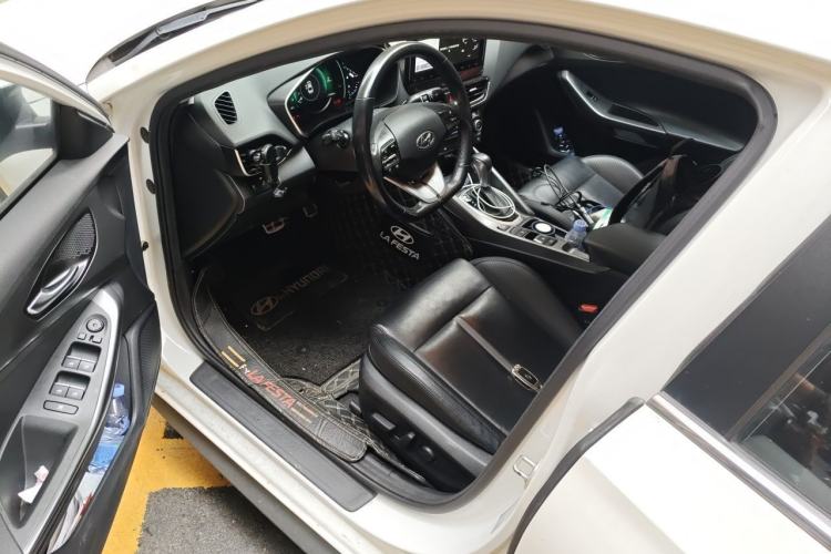 Used Hyundai Lafesta 2019 280TGDi Smart Speed Version China VI Standard Driver Seat