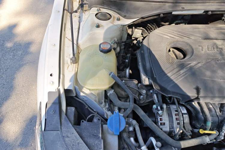 Used Hyundai Lafesta 2019 240TGDi Comfort Edition China VI Standard Engine Bay Right