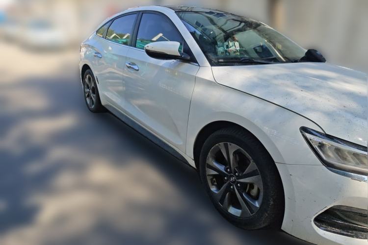 Used Hyundai Lafesta 2019 240TGDi Comfort Edition China VI Standard Front Right 45 Deg