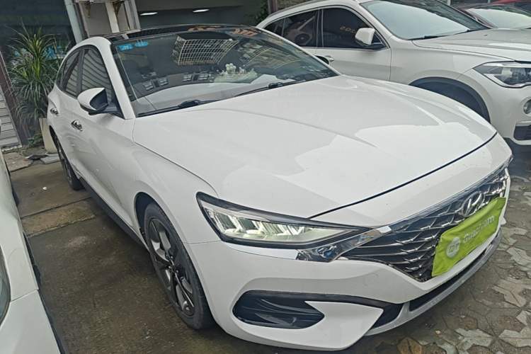 Used Hyundai Lafesta 2019 280TGDi Sport Edition China VI Front Right 45 Deg