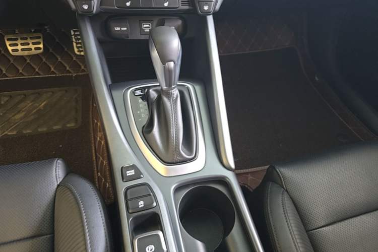 Used Hyundai Lafesta 2019 280TGDi Smart Speed Version China VI Standard Gear Lever