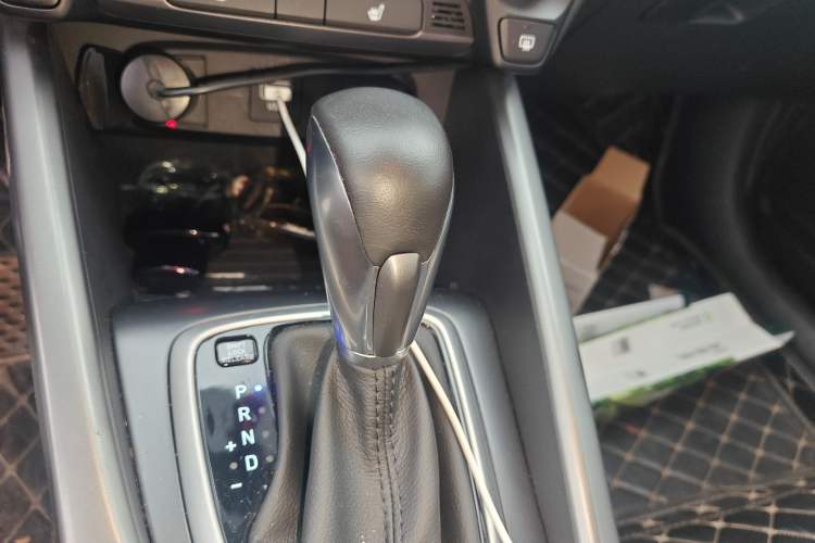Used Hyundai Lafesta 2019 280TGDi Smart Speed Version China VI Standard Gear Lever