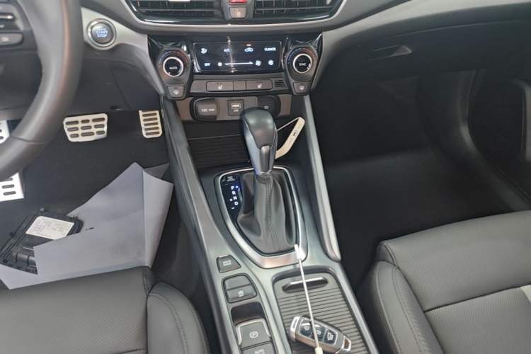 Used Hyundai Lafesta 2019 280TGDi Smart Speed Version China VI Standard Gear Lever